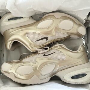 Nike Women's Beige and Cream Sneakers